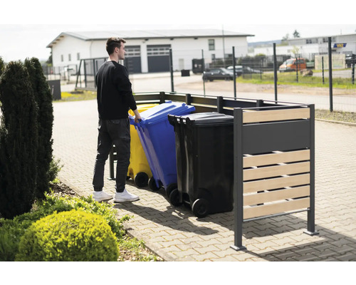 Kontejnerový box s mužem a popelnicemi