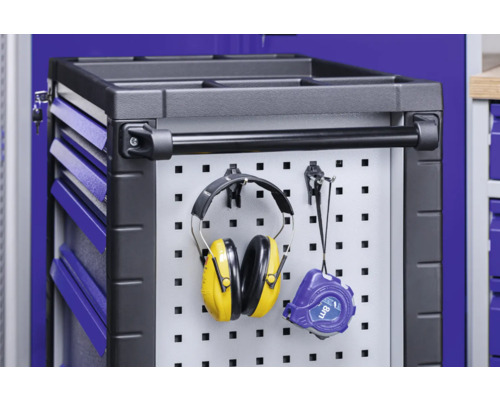 Dílenský vozík s děrovanou stěnou, ochranou sluchu a svinovacím metrem
