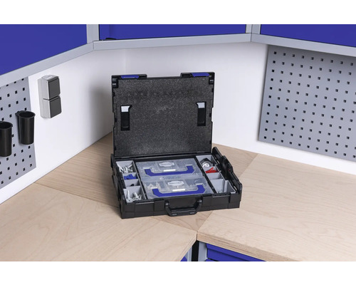 Otevřený kufřík na nářadí s vložkami na ponku