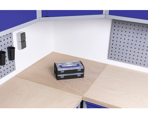 Pracovní stůl s boxem na nářadí a děrovanou stěnou