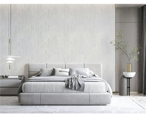 Ložnice s postelí a vzorovanou tapetou pro klidnou atmosféru