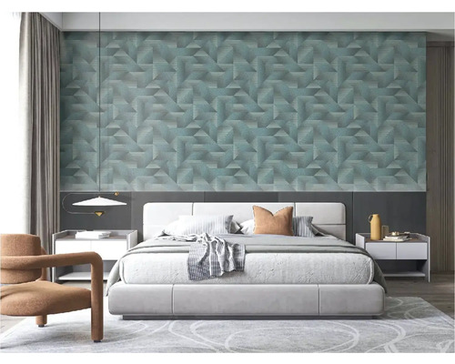 Ložnice s geometrickou tapetou, postelí a nočními stolky