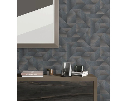 Návrh interiéru s geometrickou tapetou, příborníkem a dekorací