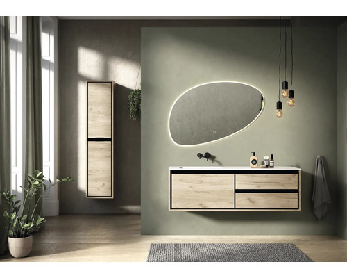 Koupelna s umyvadlovou skříňkou, zrcadlovou skříňkou, zrcadlem a osvětlením