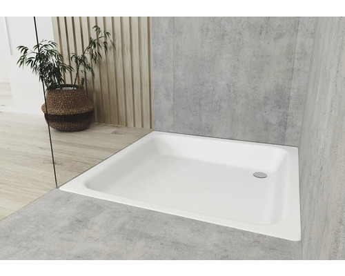 Čtvercová sprchová vanička z akrylu v koupelně