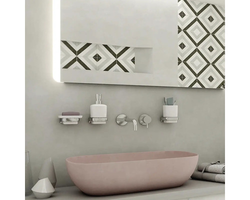 Koupelnové umyvadlo s dávkovačem mýdla, miskou na mýdlo, kelímkem na zubní kartáčky a osvětleným zrcadlem