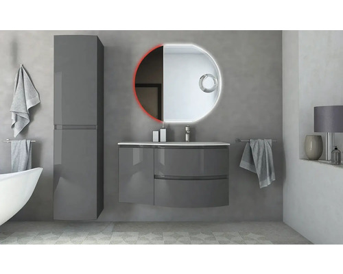 Moderní koupelna s umyvadlem, zrcadlovou skříňkou a osvětleným zrcadlem