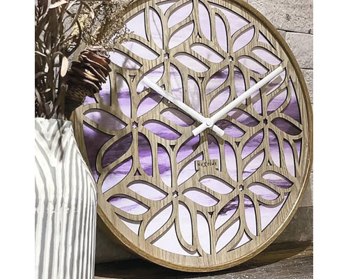 Nástěnné hodiny s dřevěným vzorem a ručičkami