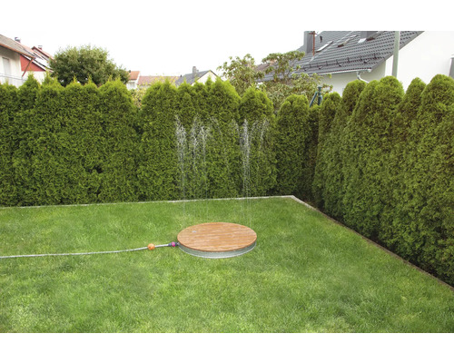 Zahrada s trávníkem a zavlažovacím systémem