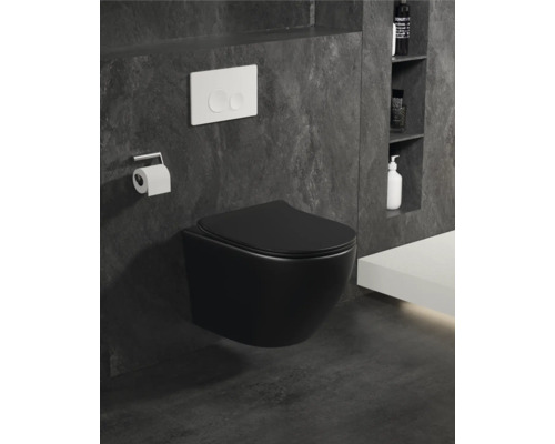 Moderní koupelna s černou závěsnou toaletou, bílým ovládacím panelem a držákem toaletního papíru.