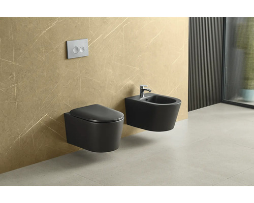 Závěsná toaleta a bidet v moderní koupelně