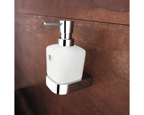 Nástěnný dávkovač mýdla s pumpičkou