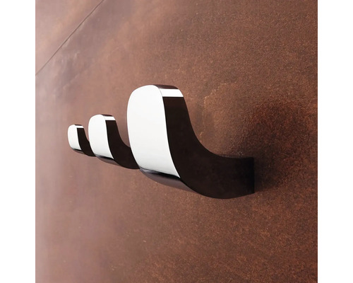 Nástěnná šatna se třemi háčky