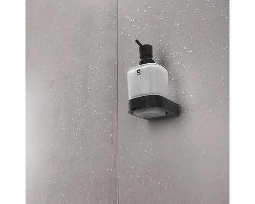 Nástěnný dávkovač mýdla