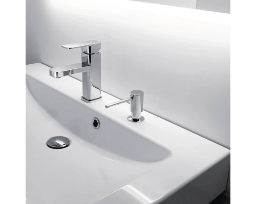 Umyvadlo s vodovodní baterií a dávkovačem mýdla