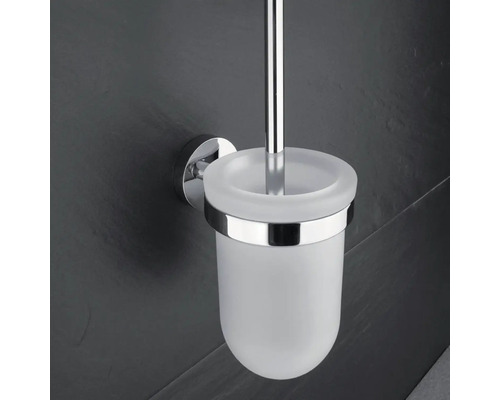 Nástěnná WC štětka se saténovou skleněnou nádobou.