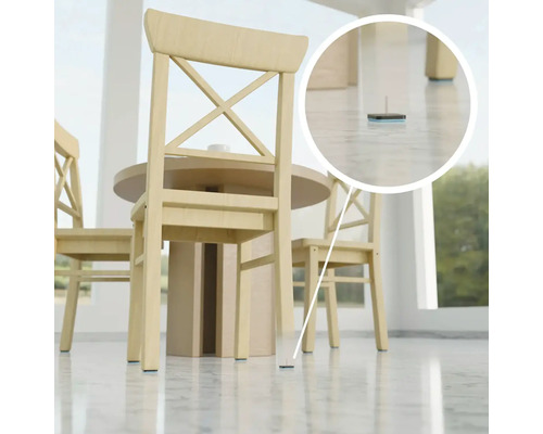 Židle a stůl s namontovanými kluzáky na nábytek