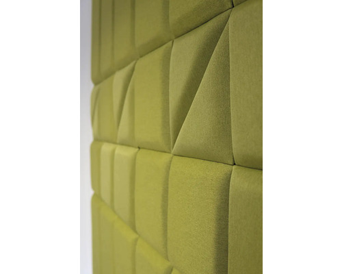 Detail stěny s prvky pohlcujícími zvuk v geometrickém provedení