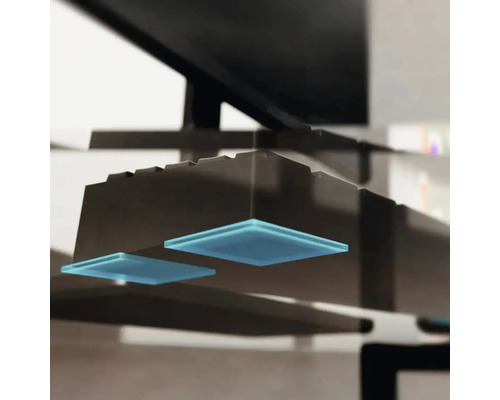 Detail polic s čtvercovými světly