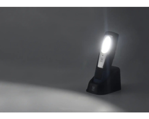 Akumulátorová svítilna s nabíjecí stanicí