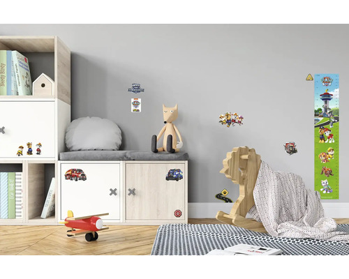 Dětský pokoj s nálepkami na zeď Tlapková patrola, regál a hračky pro děti