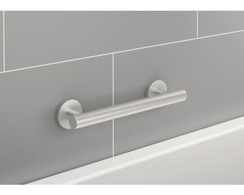 Nerezové madlo v koupelně