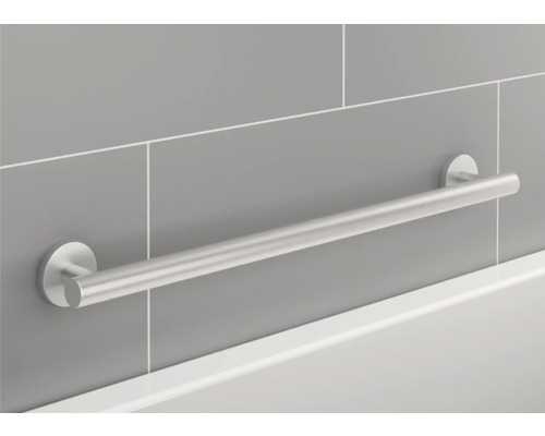 Nerezové madlo na obložené stěně