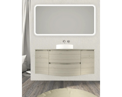 Koupelna s umyvadlovou skříňkou, umyvadlem na desku, zrcadlem s osvětlením a armaturami