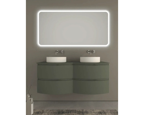 Koupelna s dvojitým umyvadlem, umyvadly na desku a osvětleným zrcadlem