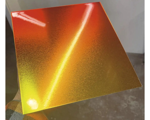 Čtvercová deska z lakovaného kovu