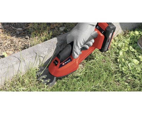 Akumulátorové nůžky na trávu používané k řezání okrajů