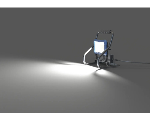 LED stavební reflektor s držákem