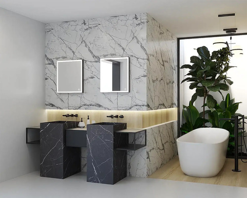 Moderní koupelna s dvojitým umyvadlem, osvětlenými zrcadly a vanou