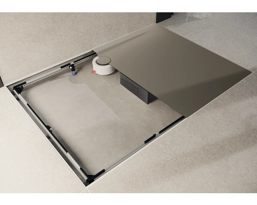 Sprchový kout v úrovni podlahy s krytem a odtokem