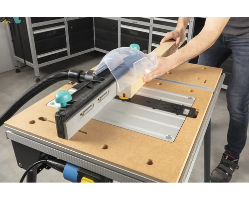 Pilový stůl Wolfcraft s obrobkem ve zpracování