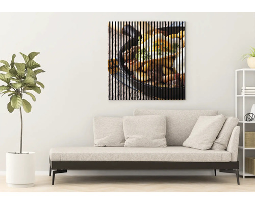 Dekorativní nástěnný obraz s motivem jídla nad pohovkou