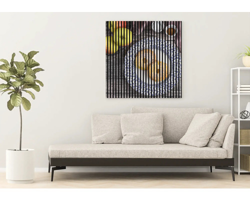 Dekorativní nástěnný obraz s ovocem a jídlem nad pohovkou