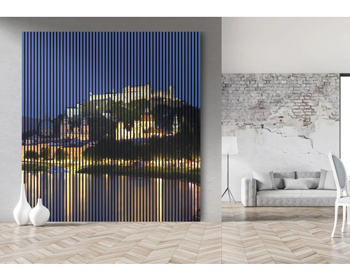 Dekorativní nástěnný obraz s výhledem na město a strukturou dřevěných lamel v obývacím pokoji.