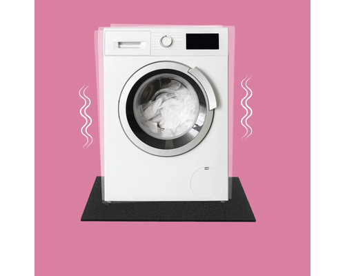 Pračka stojí na antivibrační podložce.