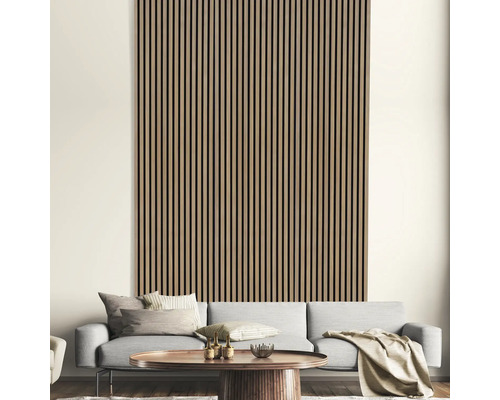 Obývací pokoj s nástěnnými panely, pohovkou a stolem