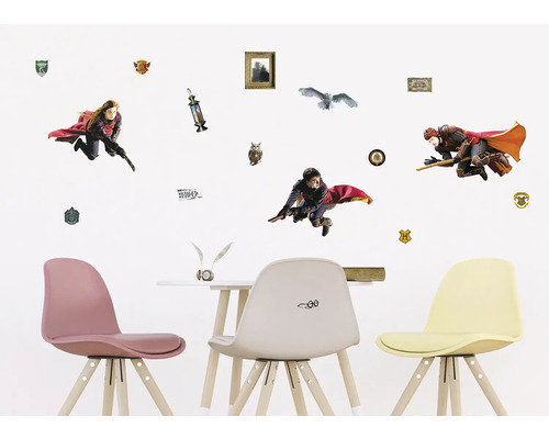 Nástěnná dekorace s motivy Harryho Pottera v dětském pokoji