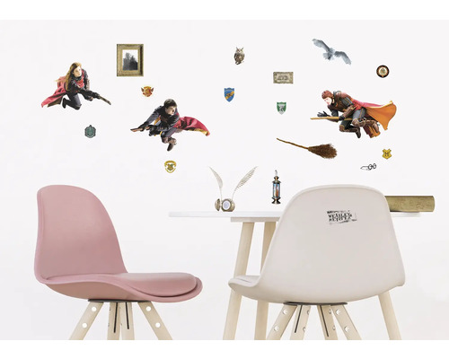 Nástěnná dekorace s motivy Harryho Pottera v dětském pokoji