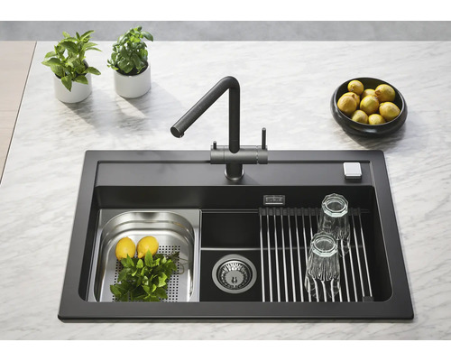 Dřez s baterií, odkapávačem a sítkem