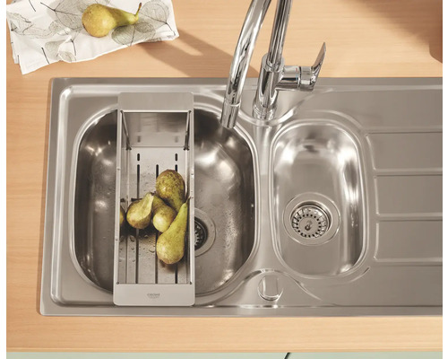 Dřez s odkapávací plochou a kuchyňská baterie