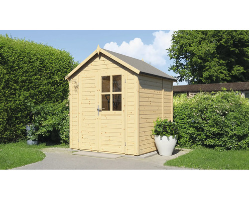 Dřevěný zahradní domek s oknem a dvoukřídlými dveřmi na zahradě