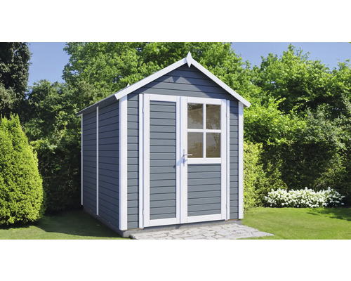 Šedý dřevěný zahradní domek s dvoukřídlými dveřmi a oknem na zahradě