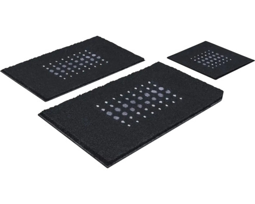 Tři rohožky s tečkovaným vzorem