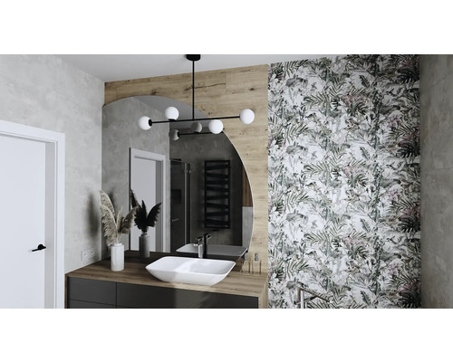 Koupelna s umyvadlem, zrcadlem, lampou a květinovou tapetou