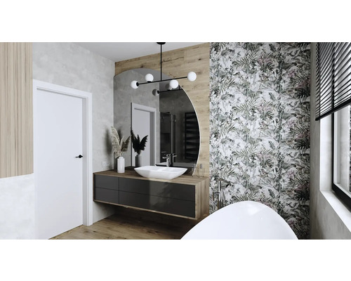 Koupelna s umyvadlem, zrcadlem, květinovým dekorem a vanou