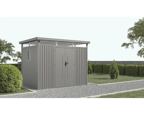 Kovová zahradní chatka s dvoukřídlými dveřmi a oknem na zahradě